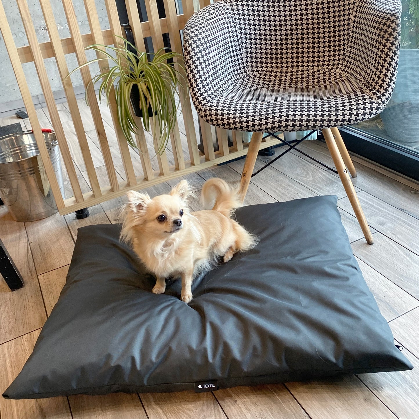 ZOE Wasserabweisendes Hundekissen mit Bezug